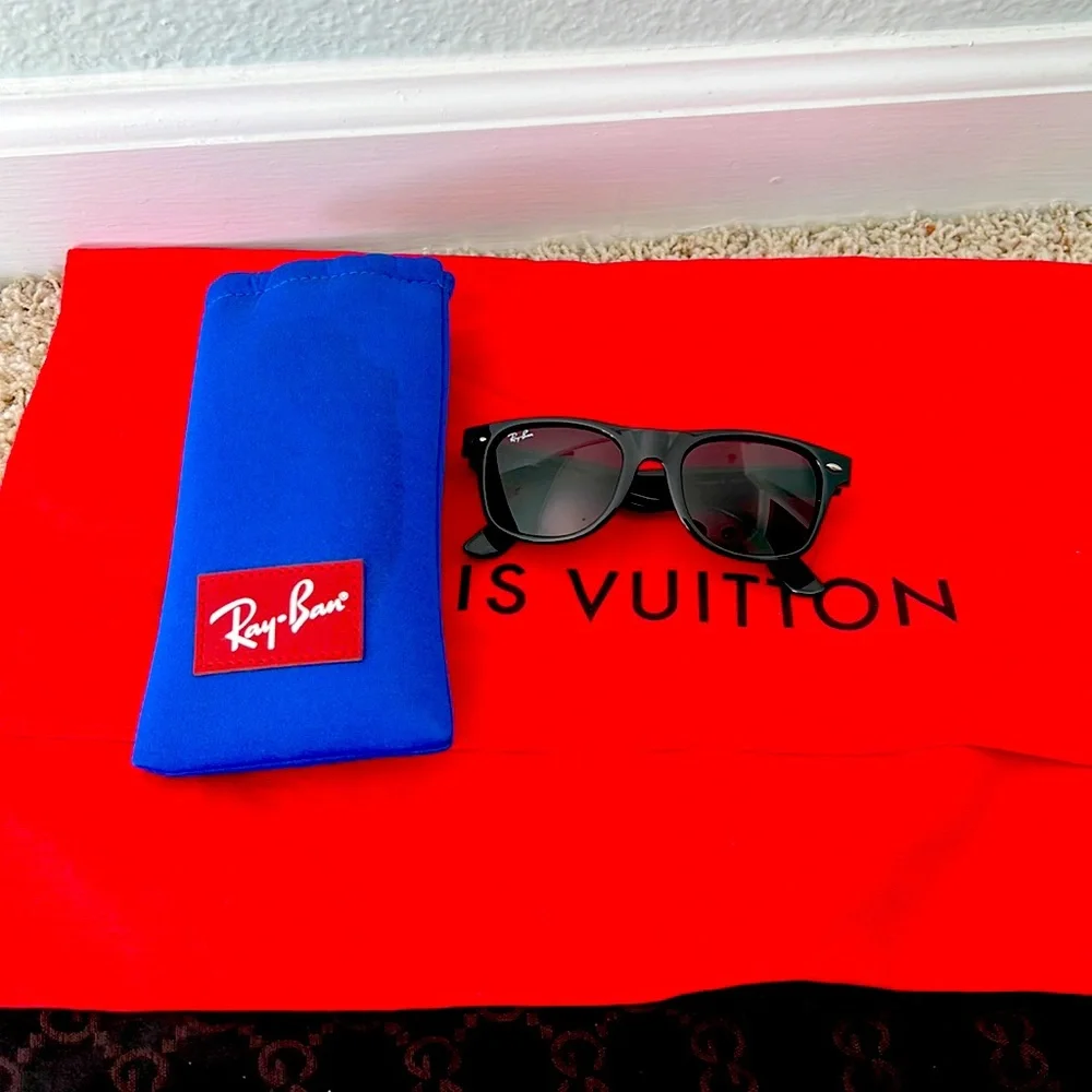 Black Ray-bans Jr - Picture 1 of 4